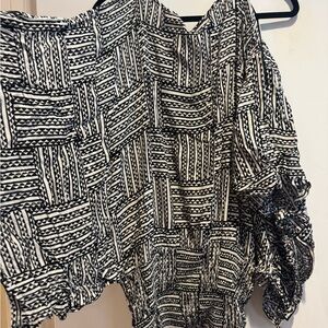 Manaola Monochrome Geometric Blouse